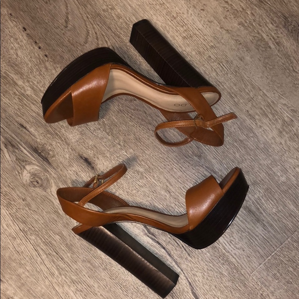 GREAT CONDITION ALDO HEELS